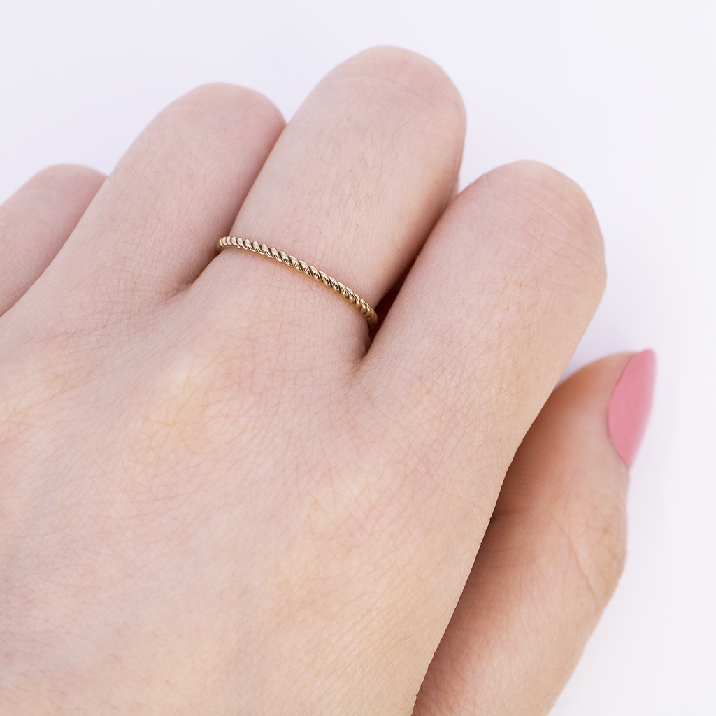 Dainty Gold Twisted Ring