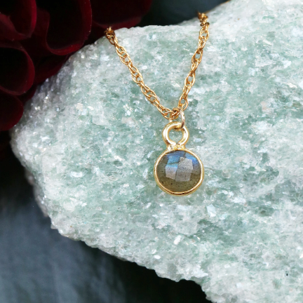Golden labradorite pendant hotsell